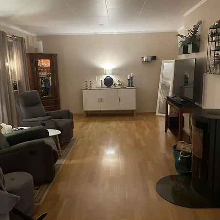 Apartment, Main Floor Appartement *